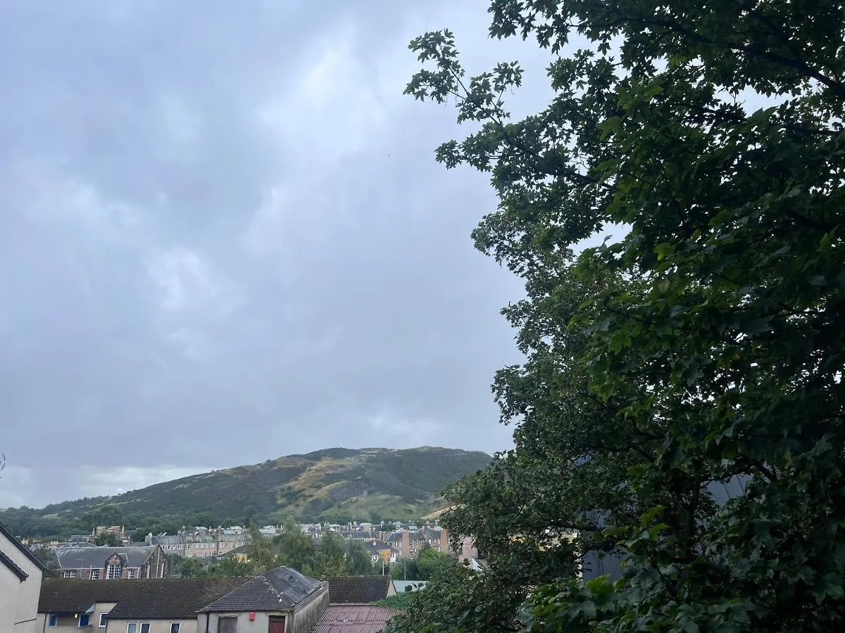 Lovely 4 Bedroom 2Nd Floor Walk Up Apartment Edinburgh 0*,  Birleşik Krallık